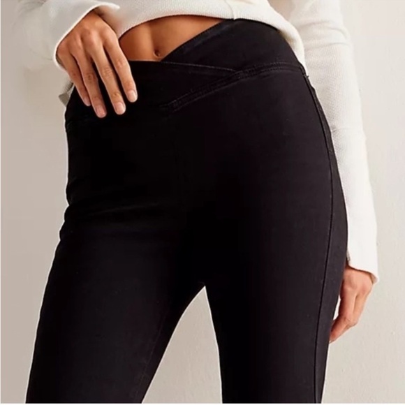 NWT Free People Venice Beach Flare Jeans We The Free Black - Picture 3 of 12
